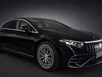 MERCEDES-BENZ EQS 53 AMG HYPERSCREEN