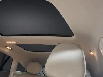 MERCEDES-BENZ EQS 53 AMG HYPERSCREEN