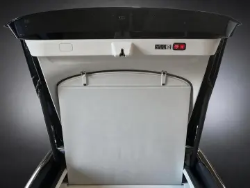 MERCEDES-BENZ EQS 53 AMG HYPERSCREEN