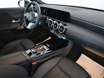 MERCEDES-BENZ A 250 e  Progressive