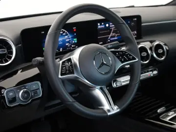 MERCEDES-BENZ A 250 e  Progressive