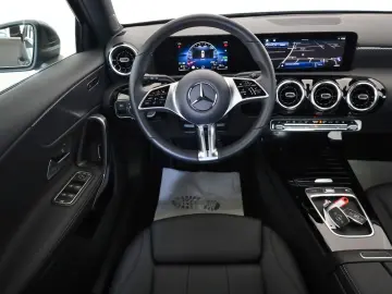 MERCEDES-BENZ A 250 e  Progressive
