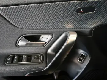 MERCEDES-BENZ A 250 e  Progressive