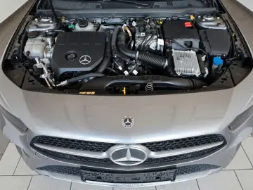 MERCEDES-BENZ A 250 e  Progressive