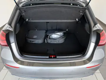 MERCEDES-BENZ A 250 e  Progressive