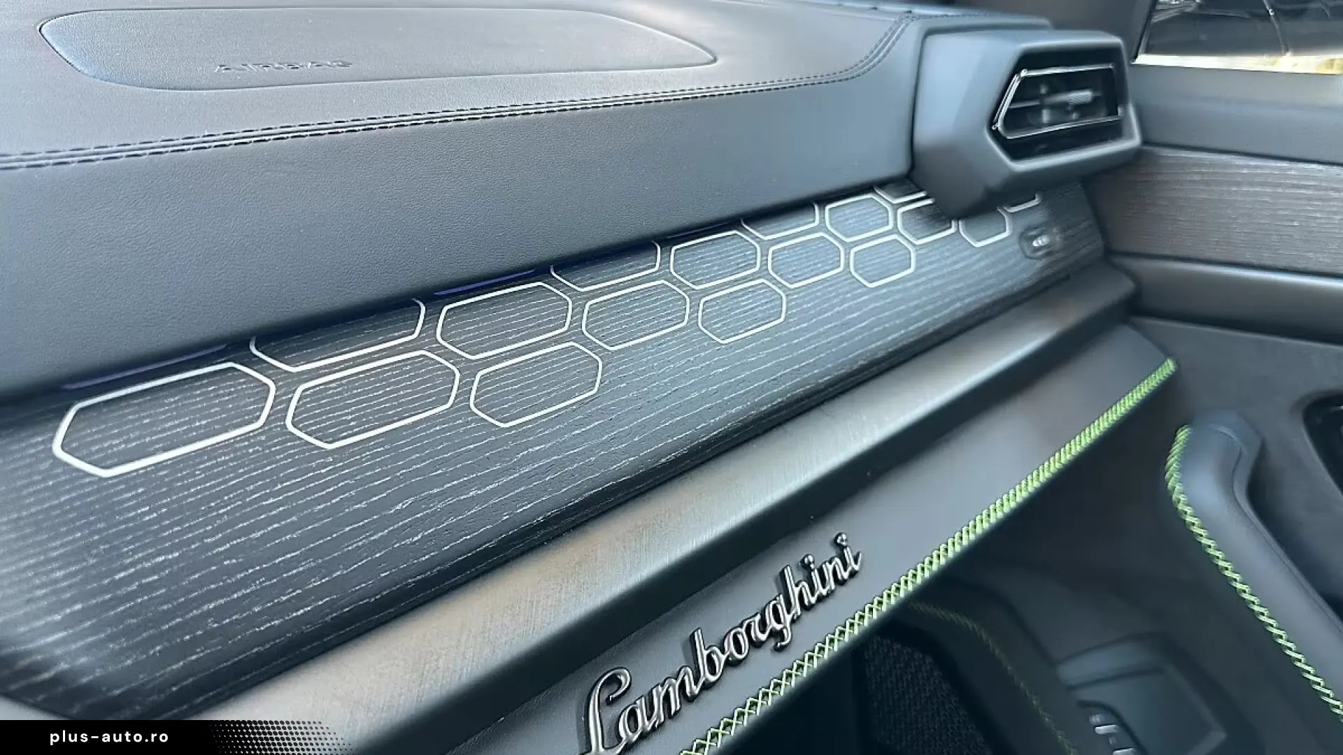 Lamborghini URUS SE 2026   Finanțare Leasing