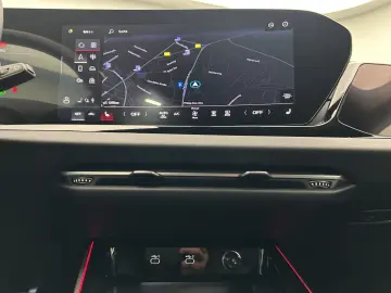 AUDI A6 Avant TFSI Navi LED HUD B&O PDC
