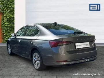 SKODA Octavia 1.5 TSI Style DSG Navi SHZ AHK R-Kam ACC