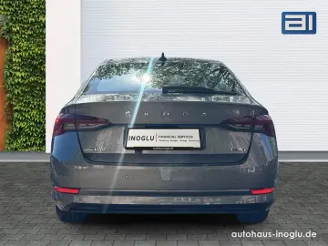 SKODA Octavia 1.5 TSI Style DSG Navi SHZ AHK R-Kam ACC