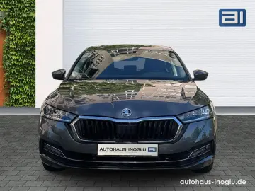 SKODA Octavia 1.5 TSI Style DSG Navi SHZ AHK R-Kam ACC