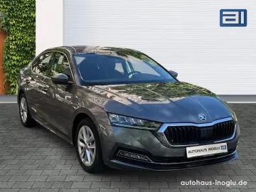 SKODA Octavia 1.5 TSI Style DSG Navi SHZ AHK R-Kam ACC