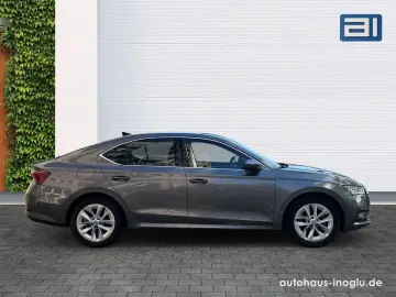 SKODA Octavia 1.5 TSI Style DSG Navi SHZ AHK R-Kam ACC