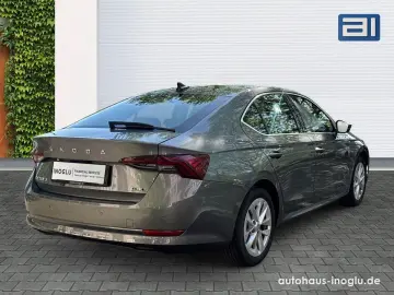 SKODA Octavia 1.5 TSI Style DSG Navi SHZ AHK R-Kam ACC