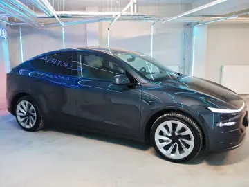 Tesla Model Y Premium Long Range Dual AWD