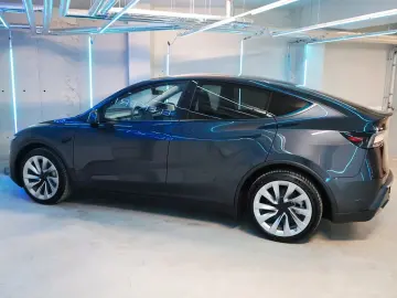 Tesla Model Y Premium Long Range Dual AWD