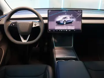 Tesla Model Y Premium Long Range Dual AWD