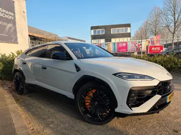 Lamborghini Urus 4.0 V8 PHEV SE B&) Panorama
