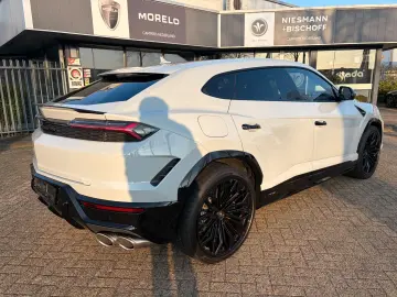 Lamborghini Urus 4.0 V8 PHEV SE B&) Panorama