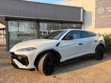 Lamborghini Urus 4.0 V8 PHEV SE B&) Panorama