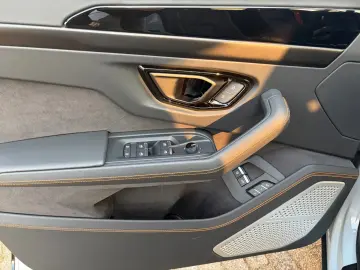 Lamborghini Urus 4.0 V8 PHEV SE B&) Panorama