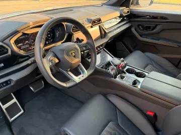 Lamborghini Urus 4.0 V8 PHEV SE B&) Panorama