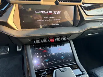Lamborghini Urus 4.0 V8 PHEV SE B&) Panorama