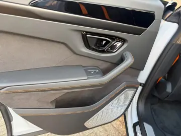 Lamborghini Urus 4.0 V8 PHEV SE B&) Panorama