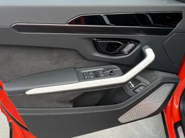 Lamborghini Urus SE  AdPersonam B&O Sportivo