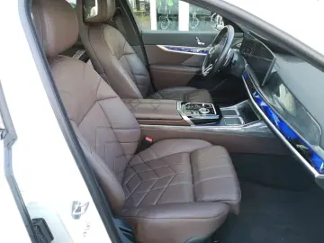 BMW 740 d xDr. M-Sport LED LEDER PANO STANDHEI. AHZV