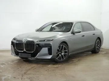 BMW 750e xDr. M Sport NP 185090.- Fond Entertain