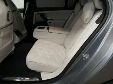 BMW 750e xDr. M Sport NP 185090.- Fond Entertain