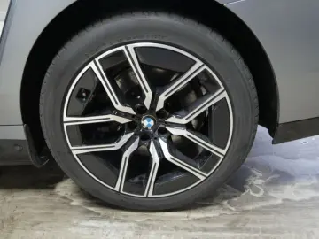BMW 750e xDr. M Sport NP 185090.- Fond Entertain
