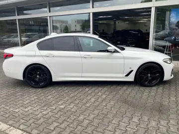 BMW 520d xD M Sport   M PAKET SCHADO LASER PROF KAM