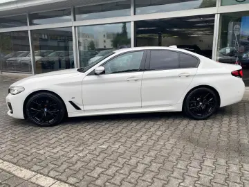 BMW 520d xD M Sport   M PAKET SCHADO LASER PROF KAM
