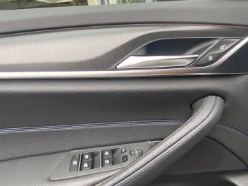 BMW 520d xD M Sport   M PAKET SCHADO LASER PROF KAM