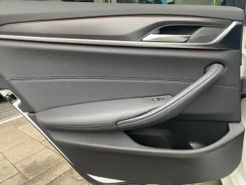 BMW 520d xD M Sport   M PAKET SCHADO LASER PROF KAM