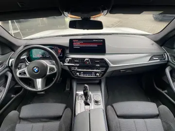BMW 520d xD M Sport   M PAKET SCHADO LASER PROF KAM