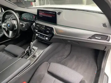 BMW 520d xD M Sport   M PAKET SCHADO LASER PROF KAM