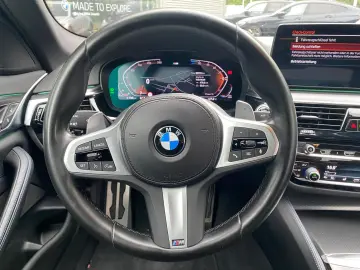 BMW 520d xD M Sport   M PAKET SCHADO LASER PROF KAM