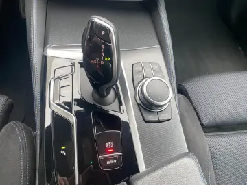 BMW 520d xD M Sport   M PAKET SCHADO LASER PROF KAM