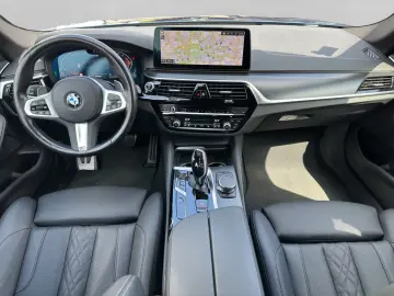 BMW 520d xDrive Limousine M Sportpaket HiFi AHK LED