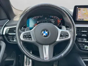 BMW 520d xDrive Limousine M Sportpaket HiFi AHK LED