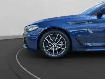 BMW 520d xDrive Limousine M Sportpaket HiFi AHK LED