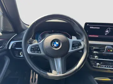 BMW 520d xDrive M Sport DrAssProf H&K HUD Glasdach
