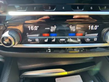 BMW 520d xDrive M Sport DrAssProf H&K HUD Glasdach