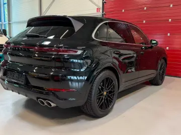 PORSCHE Cayenne S-V8 4 Matrix-Pano-HUD-ACC-AHK Facelift