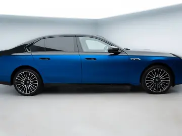 BMW 740d xDrive - M760 Pack - TV - Exe. Lou. - B&W