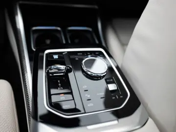 BMW 740d xDrive - M760 Pack - TV - Exe. Lou. - B&W