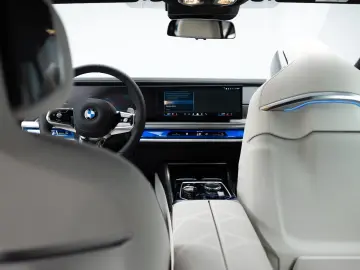 BMW 740d xDrive - M760 Pack - TV - Exe. Lou. - B&W