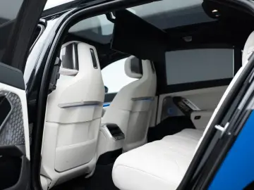 BMW 740d xDrive - M760 Pack - TV - Exe. Lou. - B&W